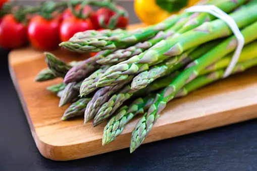 Does everyone’s urine smell after eating asparagus?