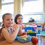 What are some easy ways for teenagers to pack a healthy lunch for school?